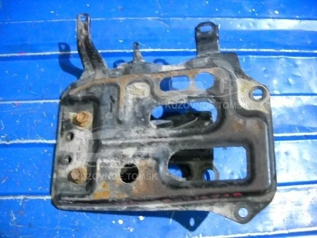 Подставка аккумулятор Toyota Corolla 2007 E150