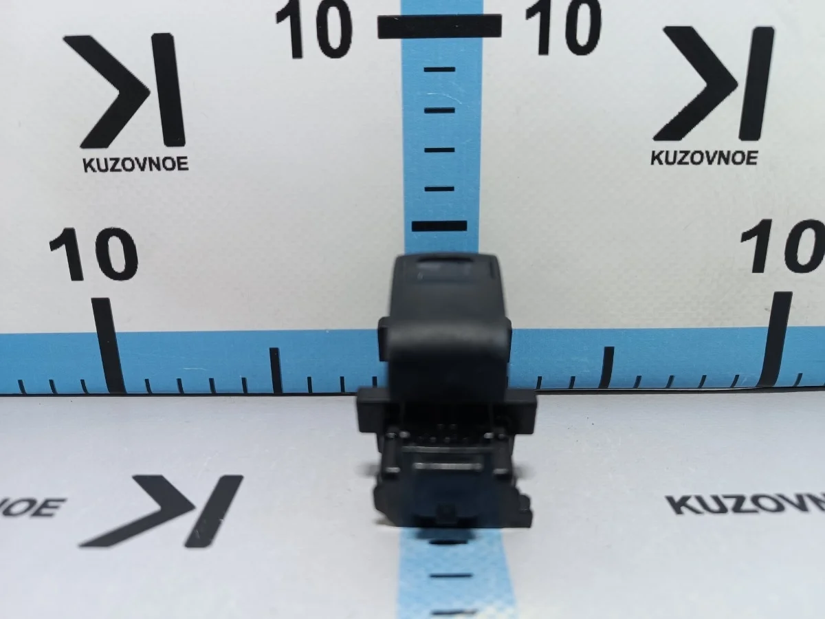 Кнопка стеклоподъемника Toyota Highlander 2013 XU40