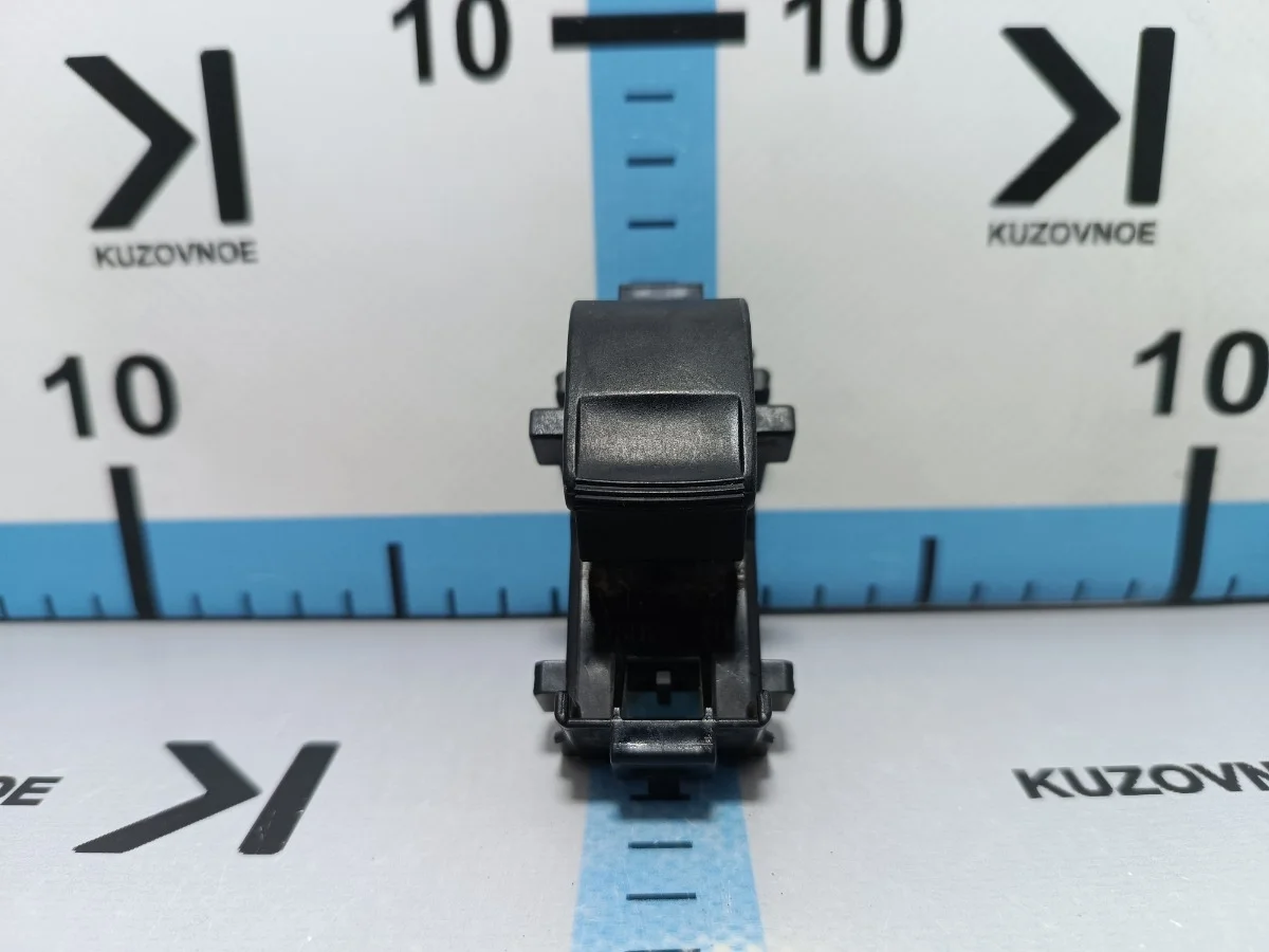 Кнопка стеклоподъемника Toyota Highlander 2013 XU40