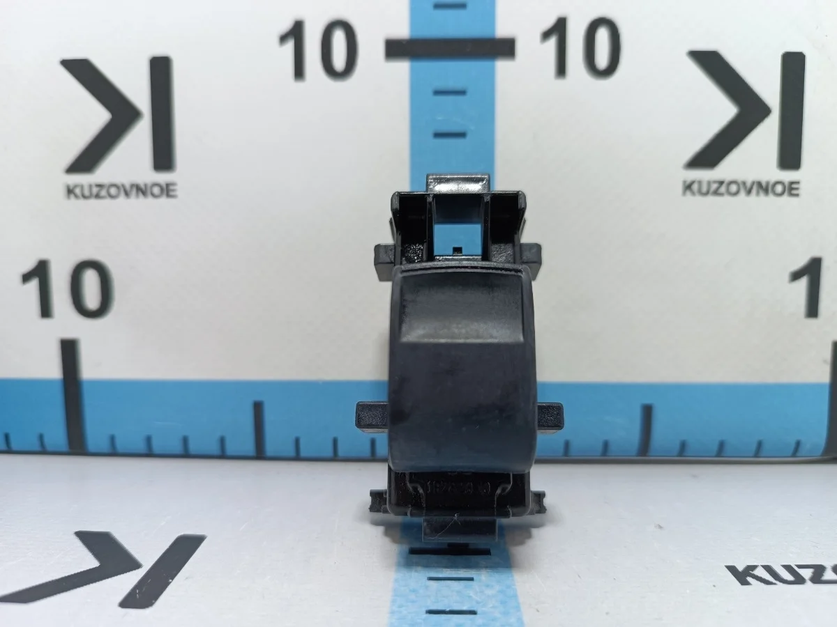 Кнопка стеклоподъемника Toyota Highlander 2012 XU40