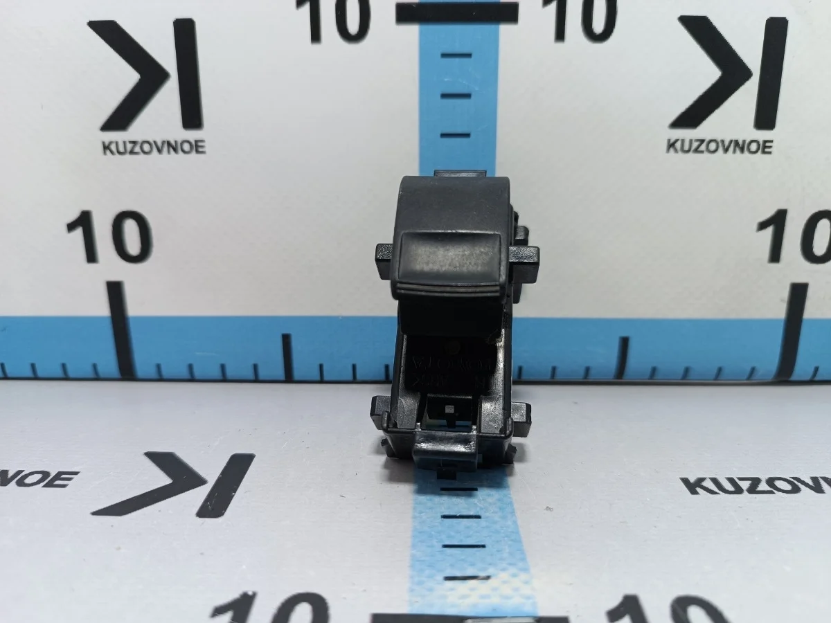 Кнопка стеклоподъемника Toyota Highlander 2012 XU40