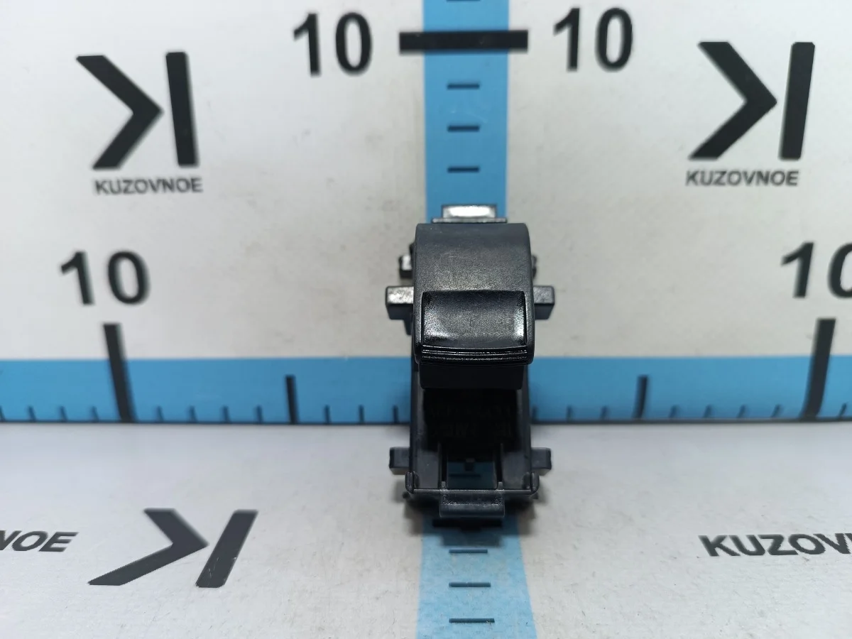 Кнопка стеклоподъемника Toyota Highlander 2012 XU40
