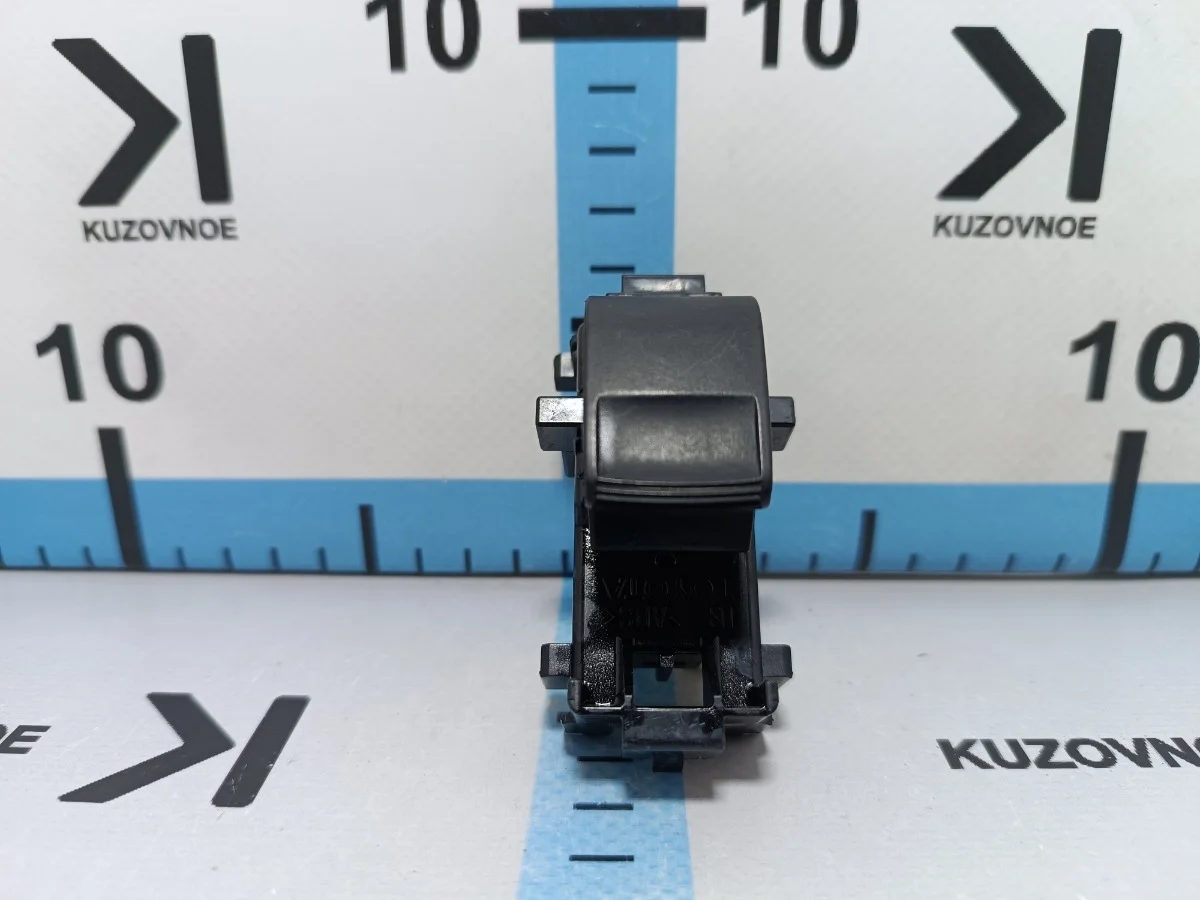 Кнопка стеклоподъемника Toyota Rav4 2016 XA40