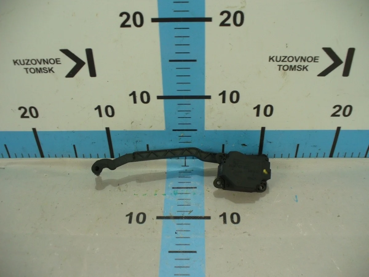 Моторчик заслонки отопителя Volvo XC90 2009