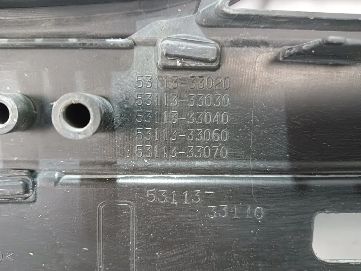 Решетка в бампер Toyota Camry 2018- XV70