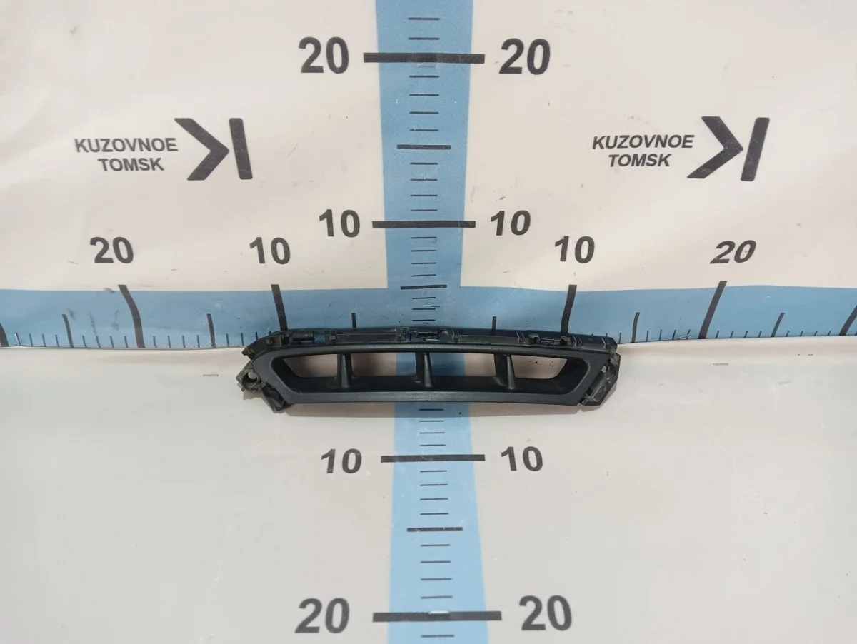 Решетка в бампер Hyundai Elantra Avante 2018 AD