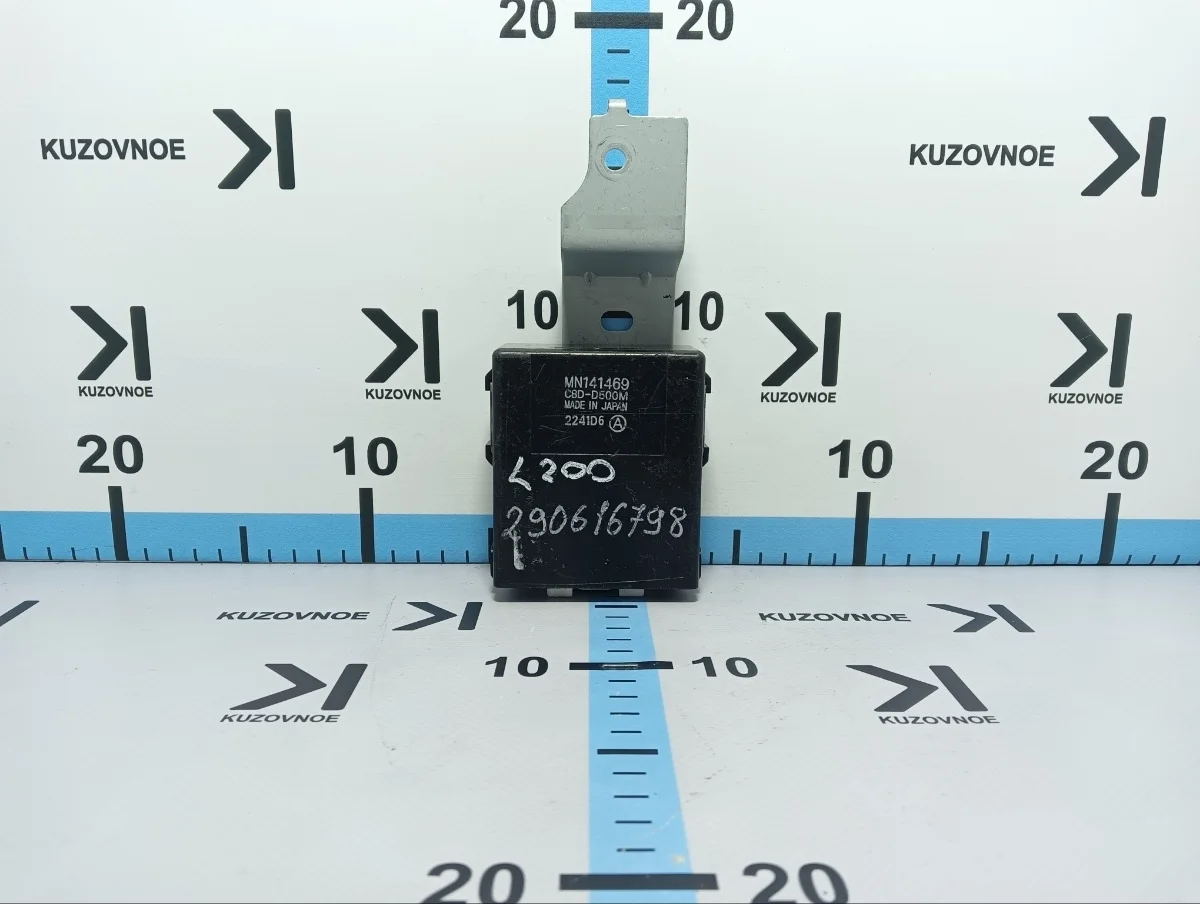 Блок управления стеклоподъемниками Mitsubishi L200 2011 KB4T