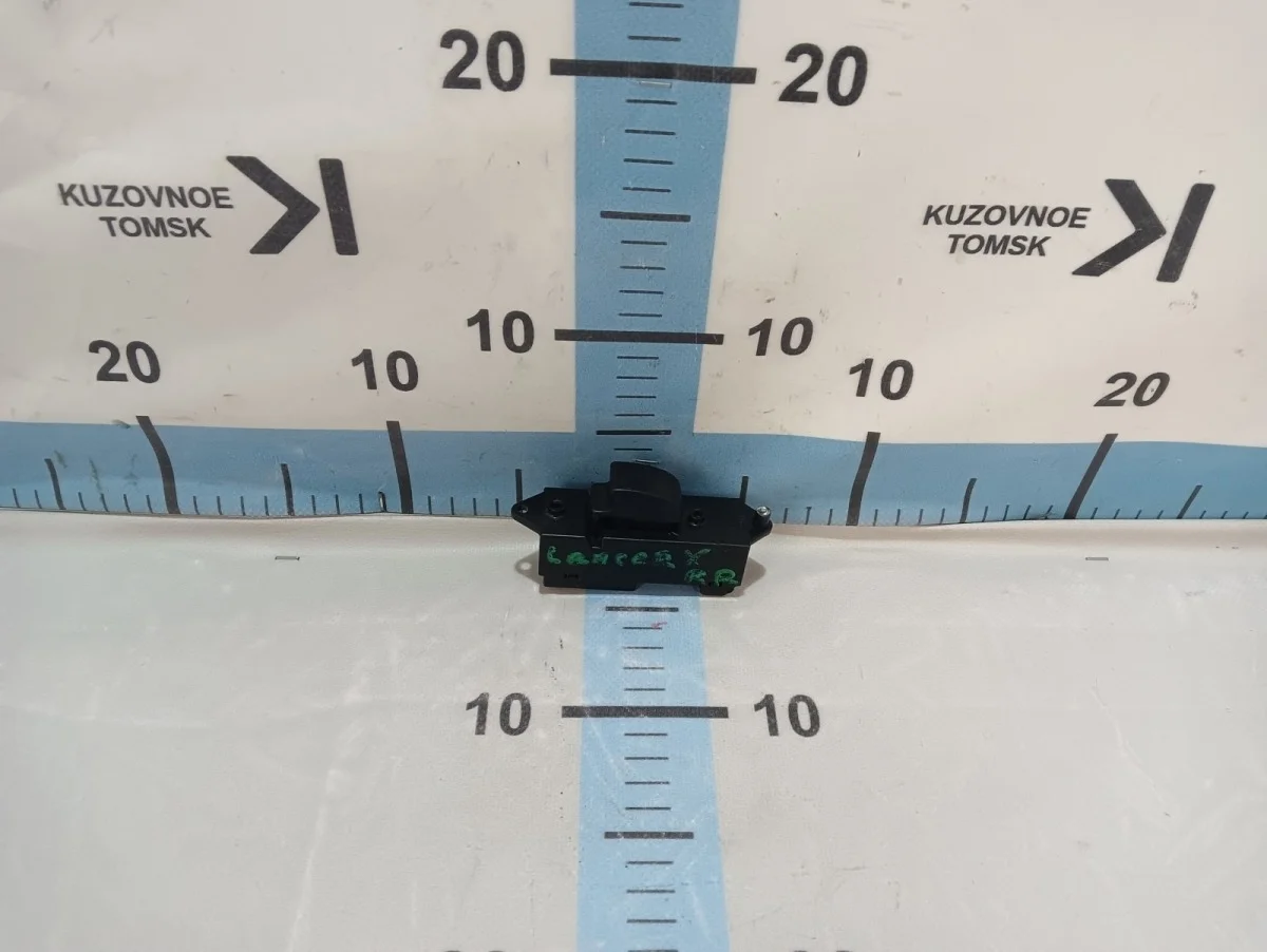 Кнопка стеклоподъемника Mitsubishi Lancer 2008 CY