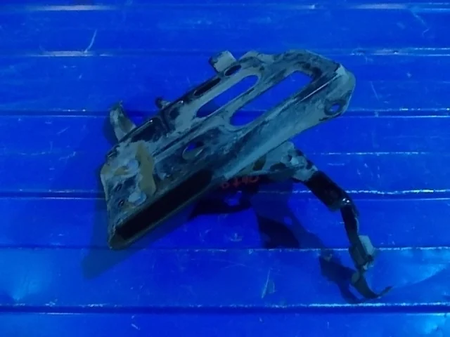 Подставка аккумулятор Toyota Auris 2007 E150