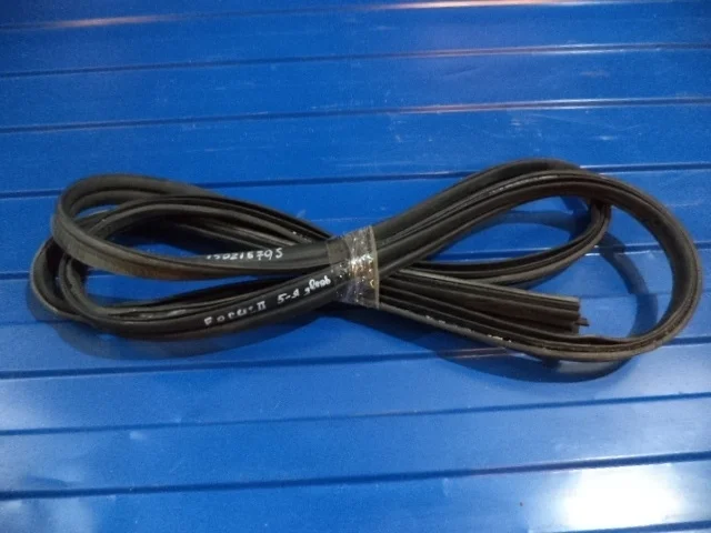 Уплотнитель багажника Ford Focus 2010 CB4