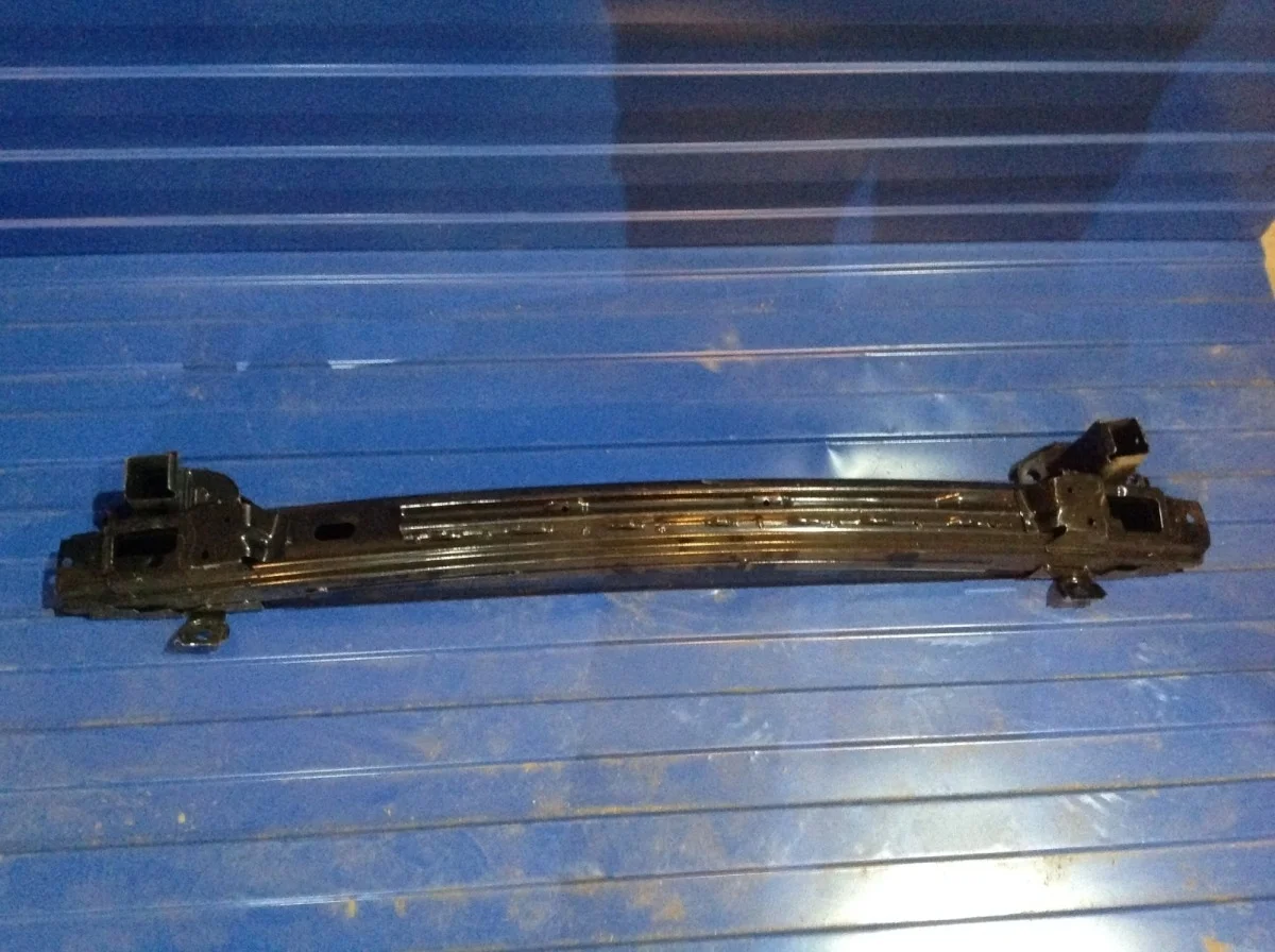 Усилитель бампера Hyundai Santa Fe 2005-2012 CM