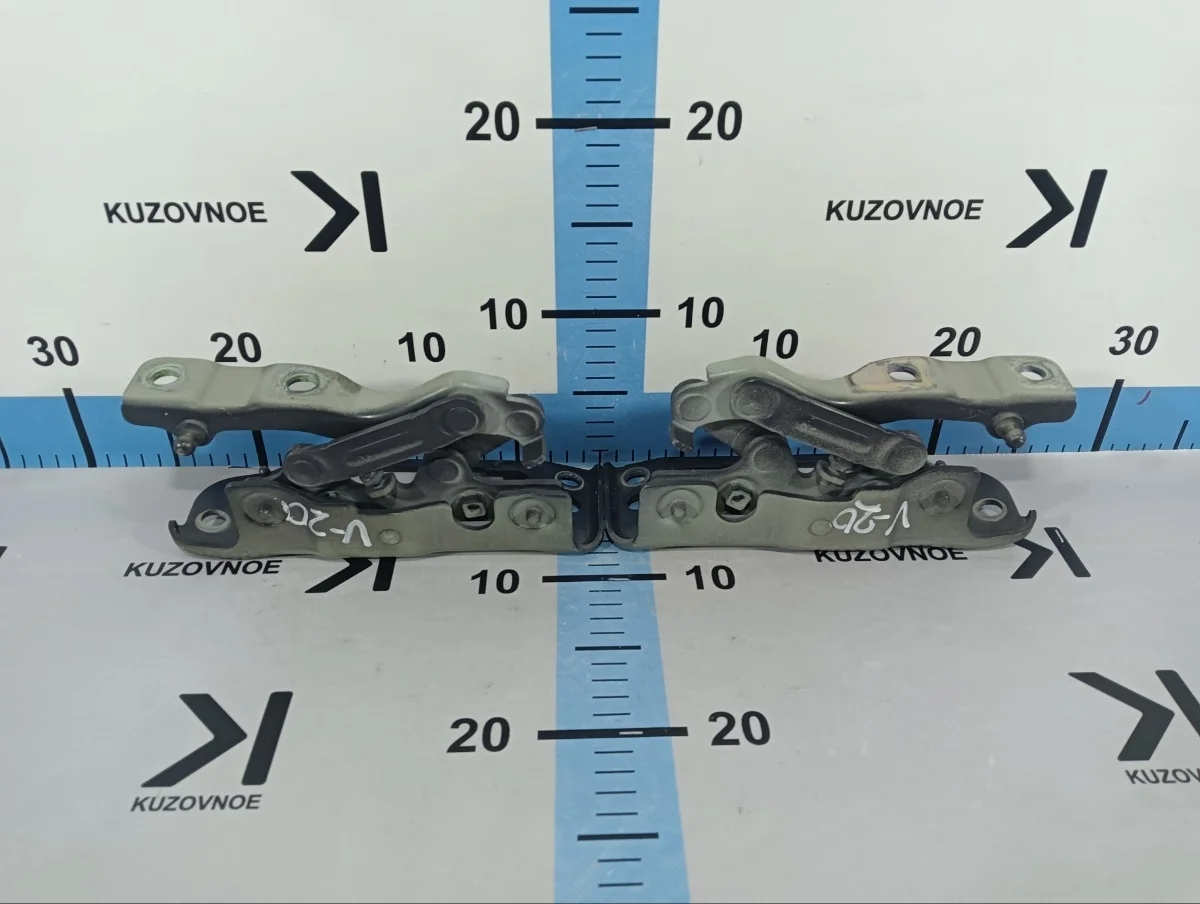 Петля капота Hyundai Santa Fe 2016 DM