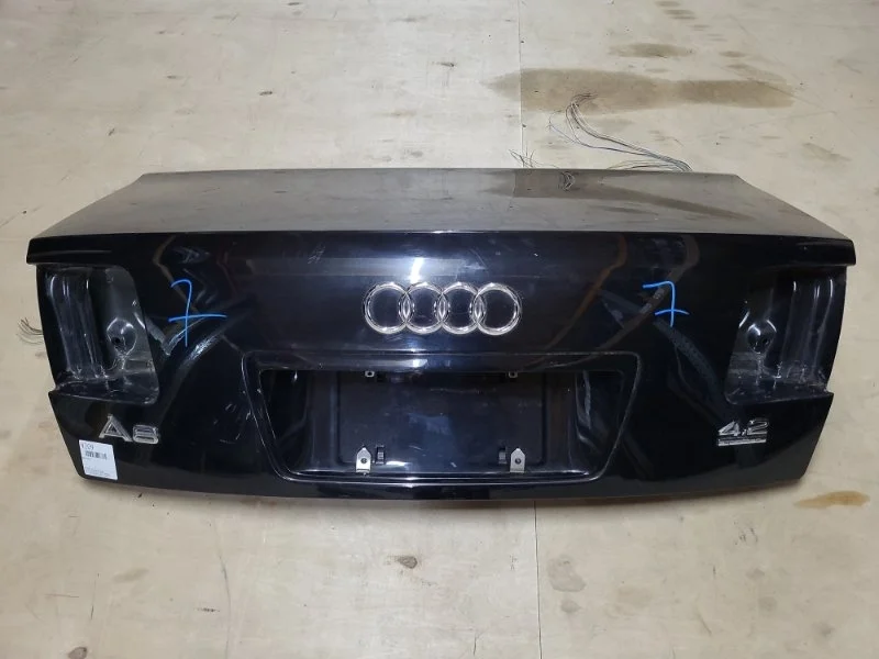 Крышка багажника Audi A8 2009 4E0827023A D3 BVJ 4.2