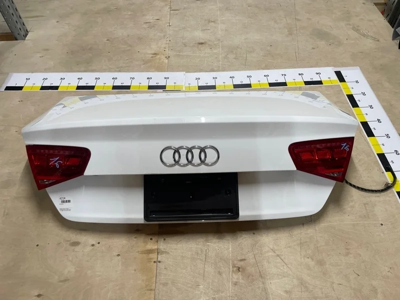 Крышка багажника Audi A8 2011 4H0827023B D4 CGW 3.0