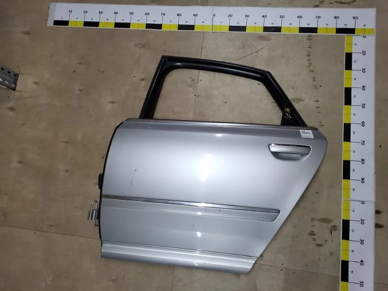Дверь Audi A8 2009 4E0833051C D3 BVJ 4.2, задняя левая