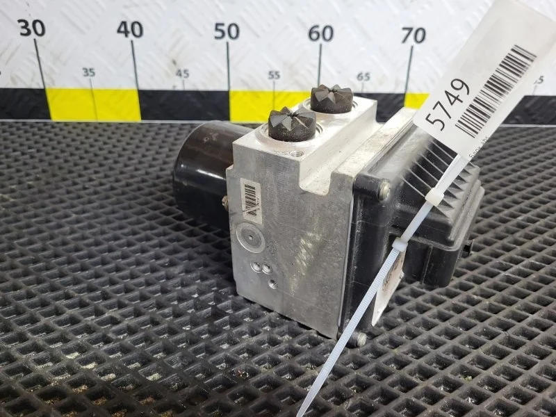 Блок ABS Volkswagen Passat 2007 3C0614109D B6 BWA 2.0T