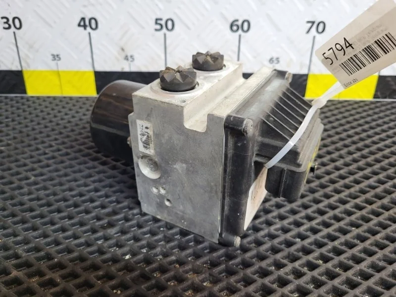 Блок ABS Volkswagen Passat 2007 3C0614109A B6 BWA 2.0T