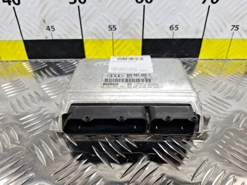 Блок управления двигателя Audi A4 2000 8D0907558T 8D ADR 1.8