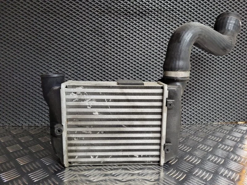 Интеркулер Audi A4 2004 8E0145805N B6 AMB 1.8T