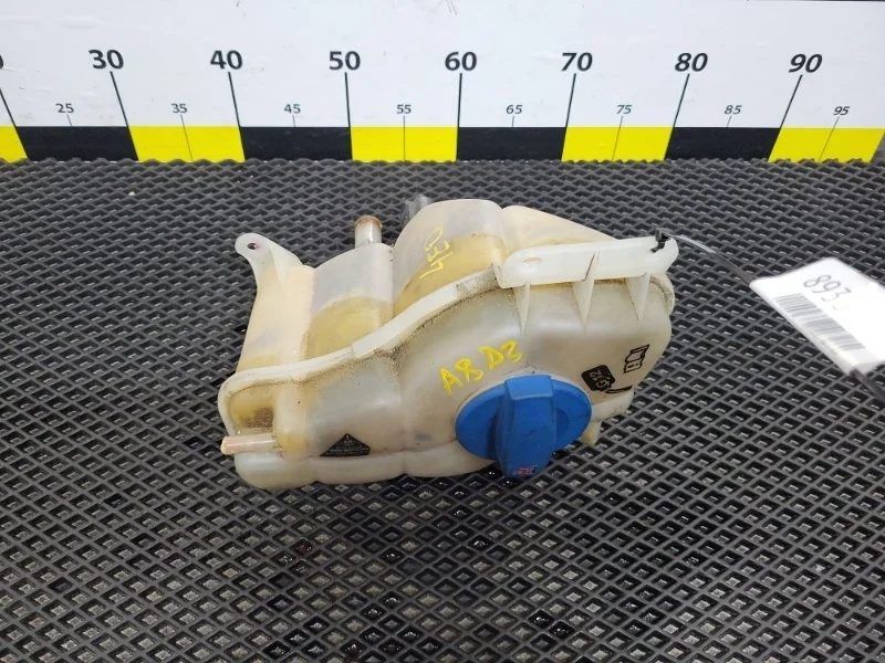 Бачок расширительный Audi A8 2009 4E0121403G D3 BVJ 4.2