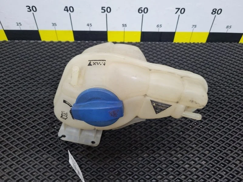 Бачок расширительный Audi A8 2009 4E0121403G D3 BVJ 4.2