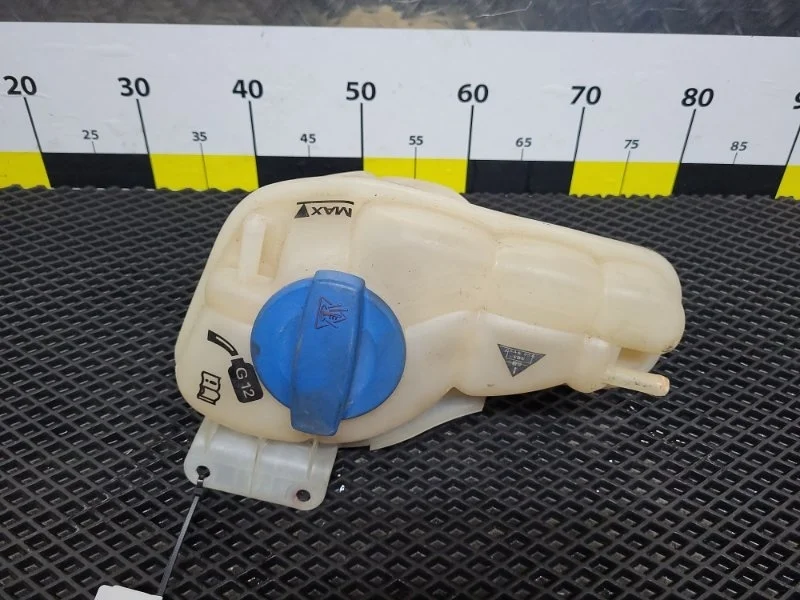 Бачок расширительный Audi A8 2009 4E0121403G D3 BVJ 4.2