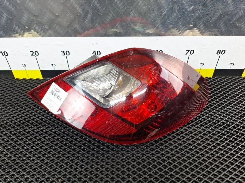 Фонарь задний Opel Corsa 13296480 L08 Z12XEP, правый