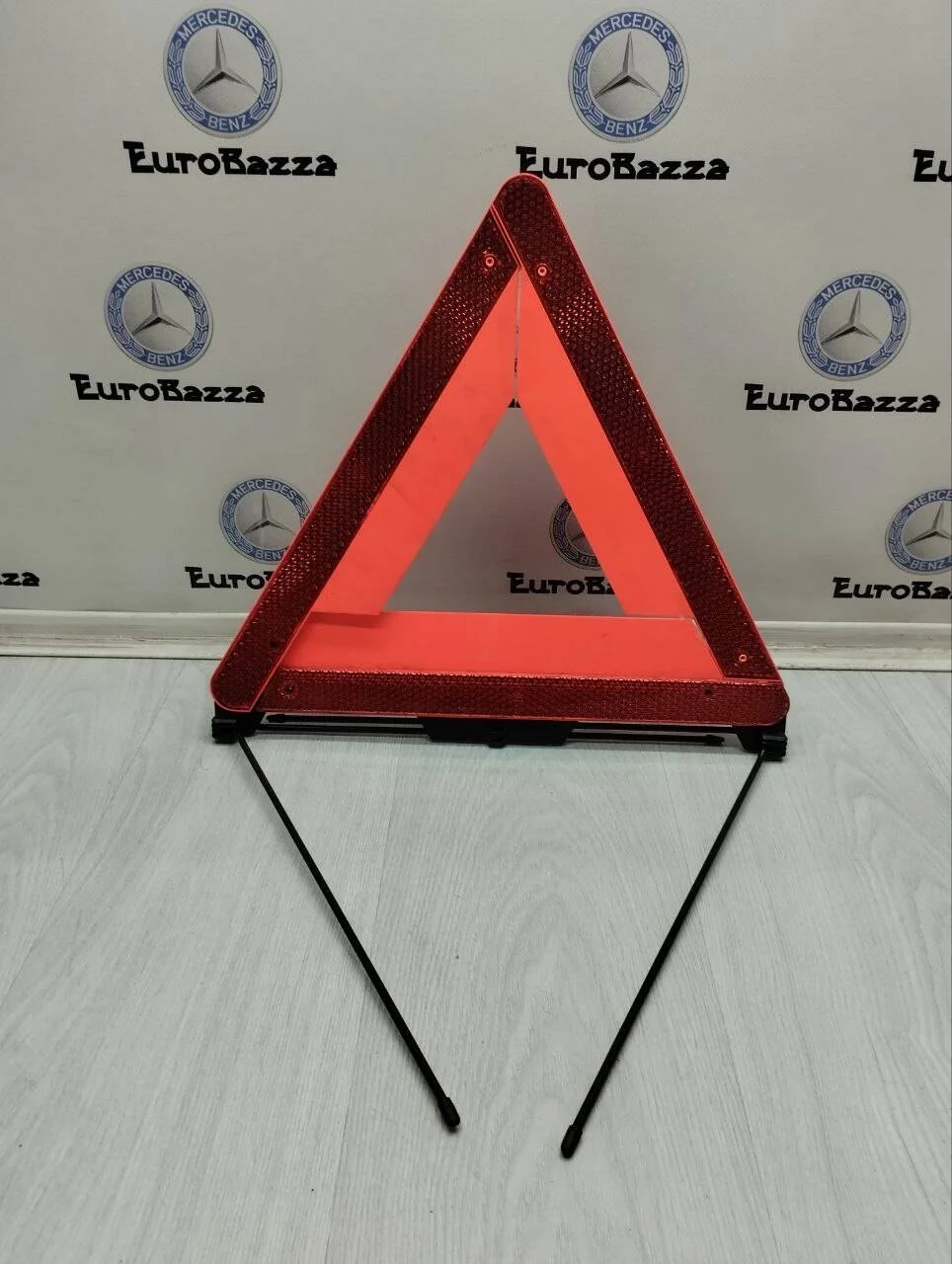 Знак аварийной остановки Mercedes W211