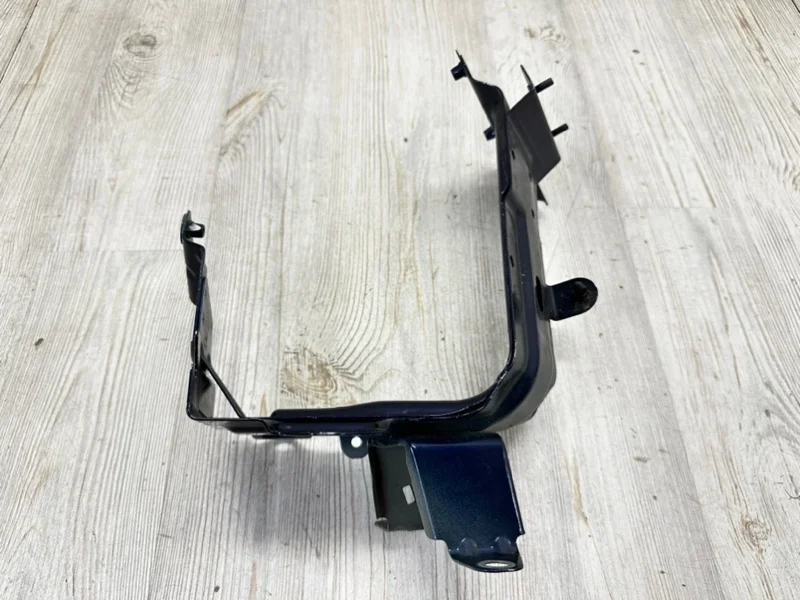 Кронштейн крепления крыла Audi Q7 2015-2020 4M