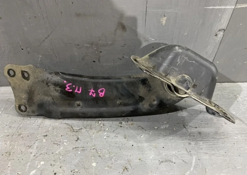 Рычаг продольный Volkswagen Passat B7