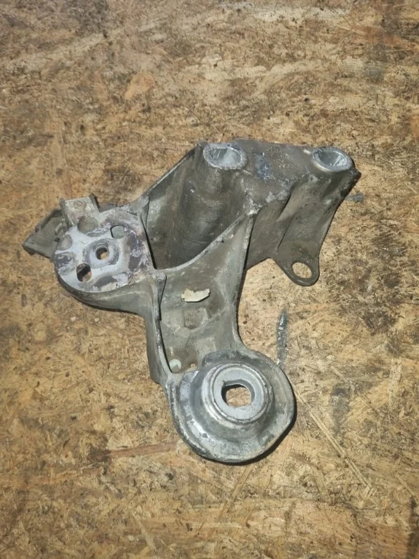 Кронштейн стабилизатора Audi A6 Allroad 2005 4B