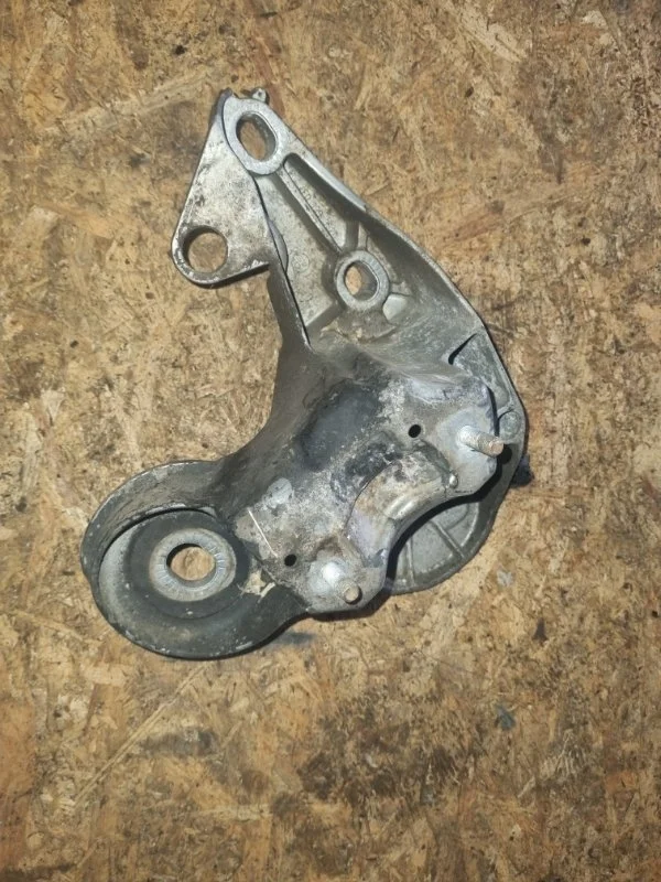 Кронштейн стабилизатора Audi A6 2011 4F5