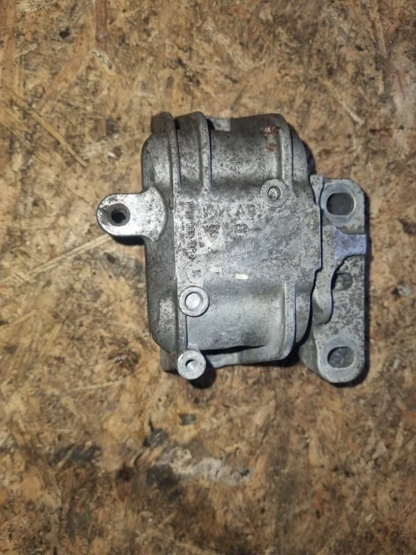 Опора двс Audi A3 2009 8P1