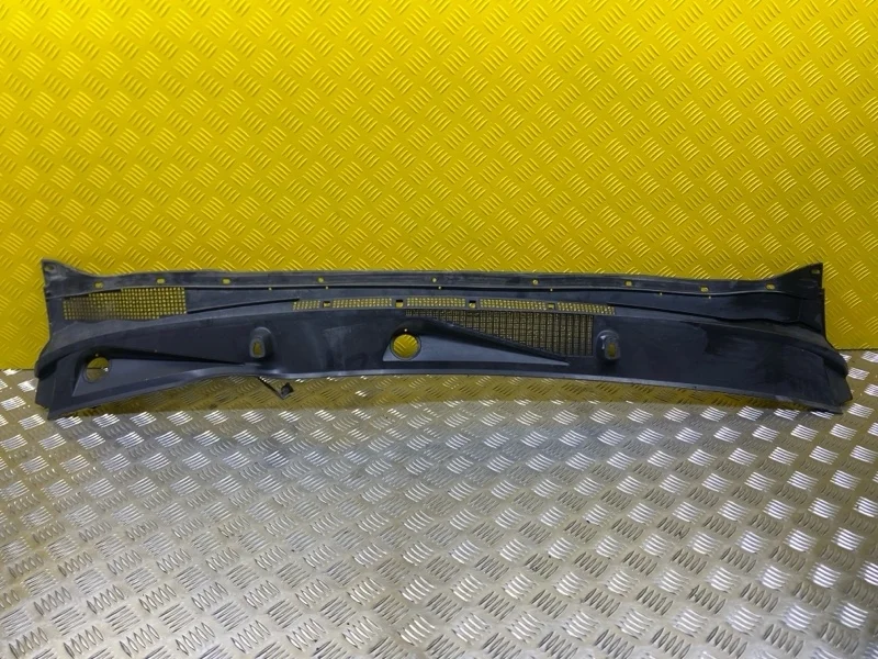 Дождевик Nissan Pathfinder (R51M) 2004-2013 2007 66862EB400 2.5 D YD25DDTI