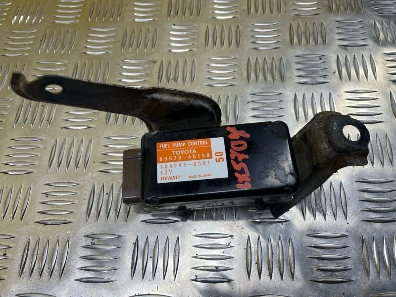 Блок управления топливным насосом Lexus Lx 570 (2007-2022) 2010 8957060150 5.7 I 3URFE