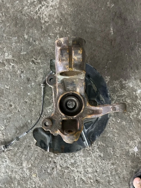 Кулак поворотный правый Land Rover Freelander Ii (2006-2014) 2012 LR006858 2.2 D 224DT