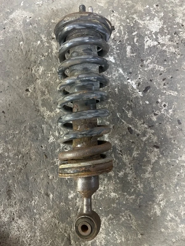 Амортизатор передний Nissan Navara (D40) 2004-2015 2007 56100EB37E 2.5 D YD25DDTI