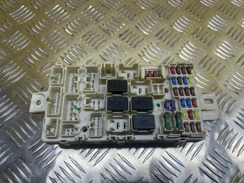 Блок предохранителей Mitsubishi L200 (2006-2015) 2006 8565A013 2.5 D 4D56