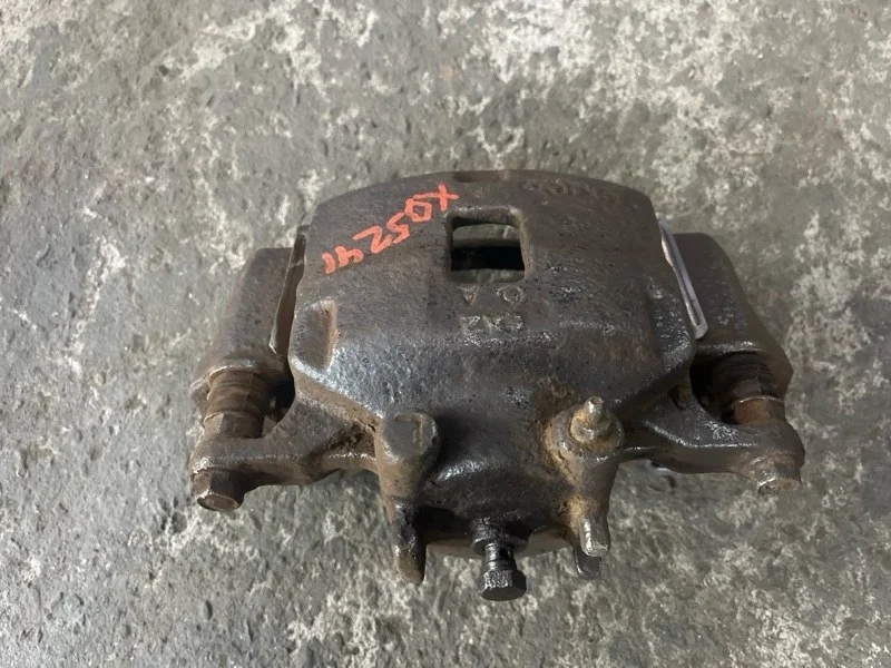 Суппорт передний левый Mitsubishi L200 (2006-2015) 2007 4605A201 2.5 D 4D56