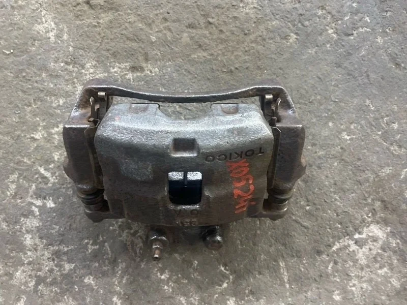 Суппорт передний правый Mitsubishi L200 (2006-2015) 2007 4605A202 2.5 D 4D56