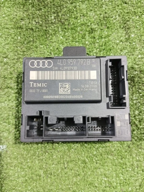 Блок управления дверьми Audi q7 2006 4L0959792B 4LB BAR, передний левый