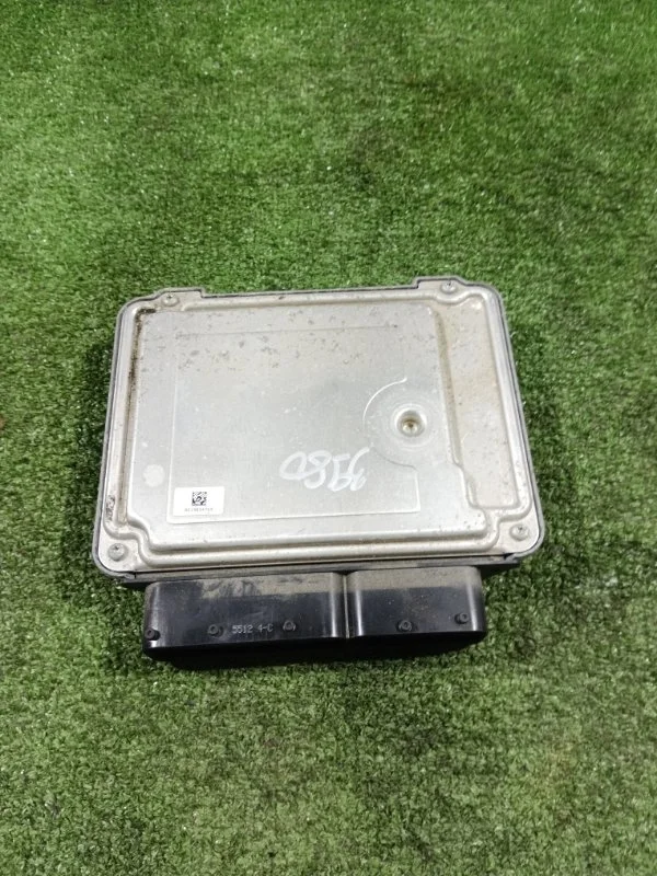 Блок управления двигателем Audi q3 2013 8U0907115K 8UB CCZ