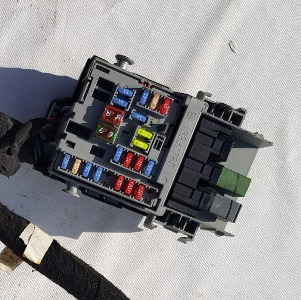 Блок предохранителей салонный Cadillac SRX  107726