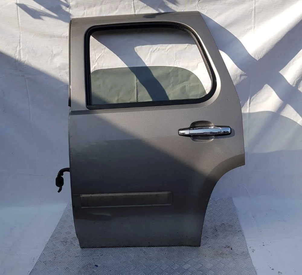 Дверь задняя левая Chevrolet Tahoe 2006-201 107290