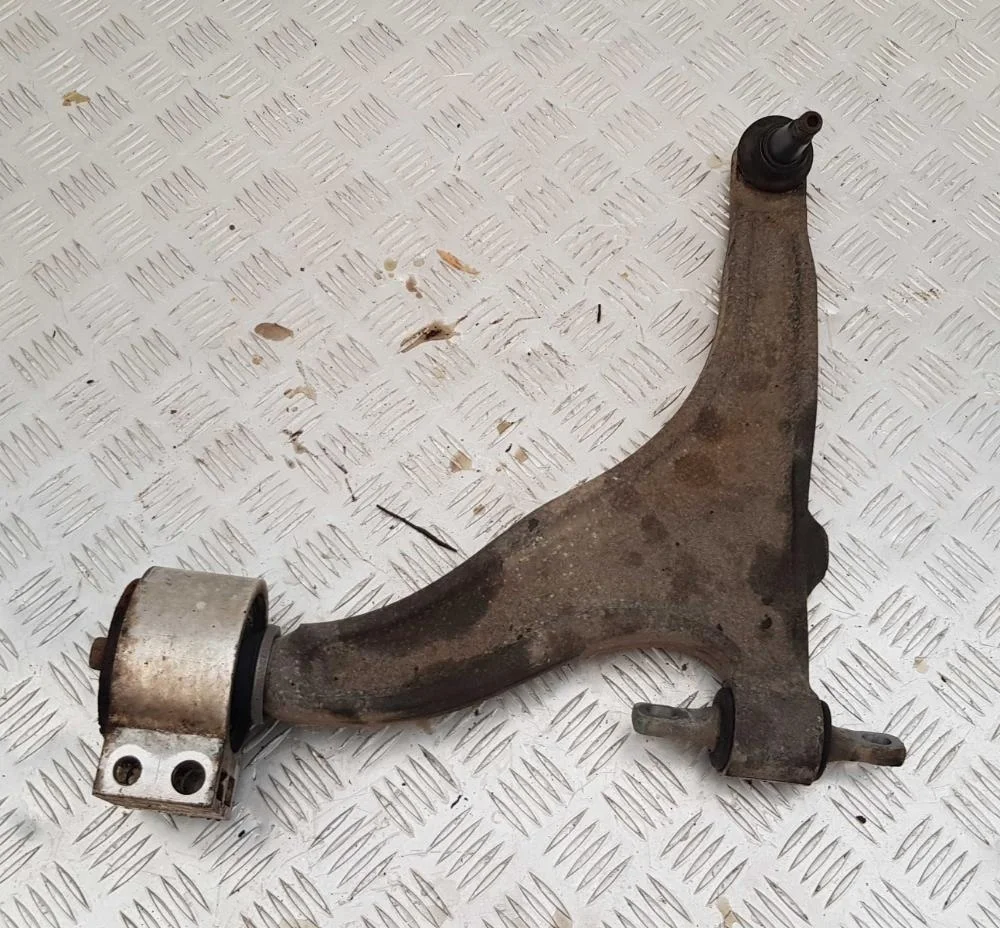 Рычаг подвески передний левый с сайлентблок 108058