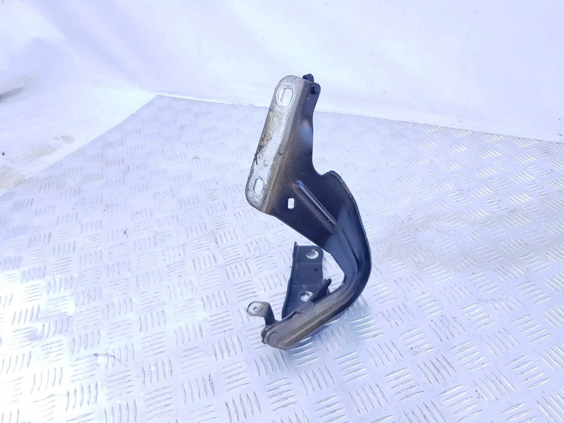 Петля капота правая Ford Explorer 5 BB5Z 16 106406