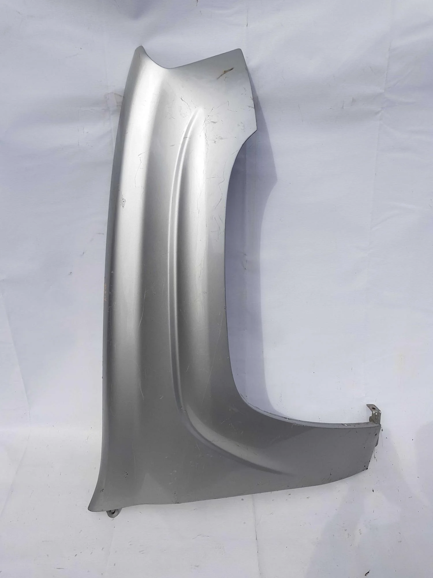 Крыло переднее правое Chevrolet TrailBlazer 100453