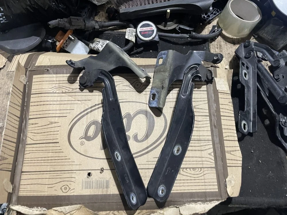 Петли капота nissan tiida C11