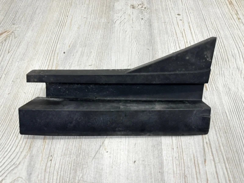 Кожух на вин номер Audi Q7 2015- 4M