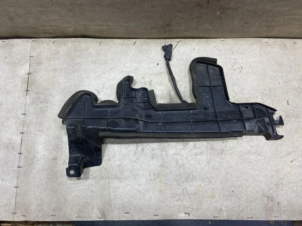 Дефлектор левый Nissan Juke F15